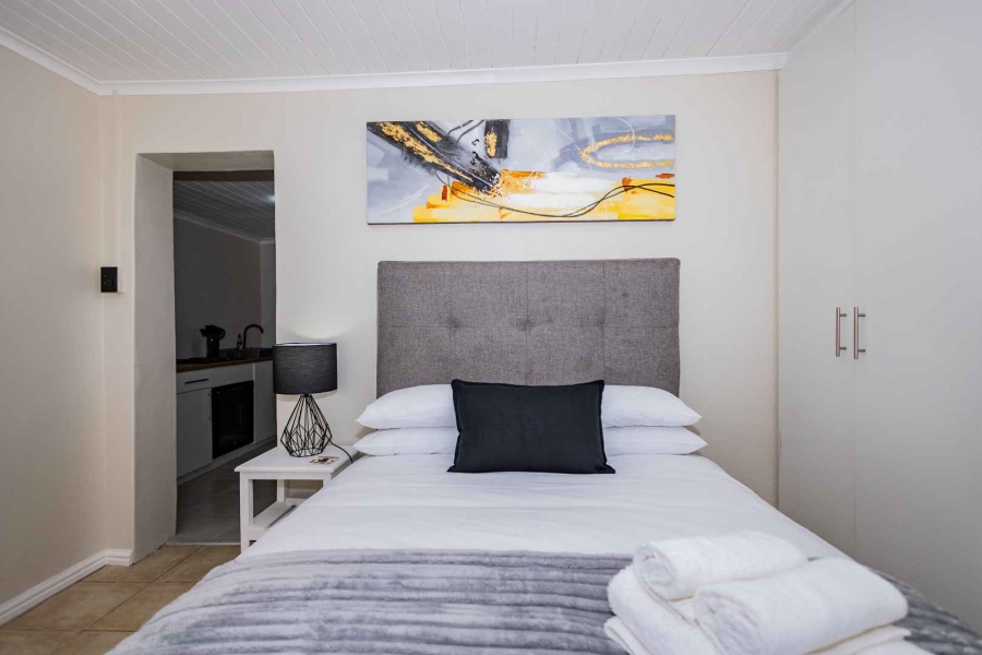 To Let 2 Bedroom Property for Rent in Oakdale Western Cape